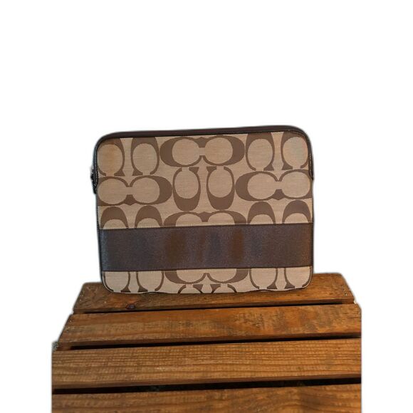 Coach brown signature logo laptop/tablet bag zip closure with 2 inside pockets - Picture 3 of 4